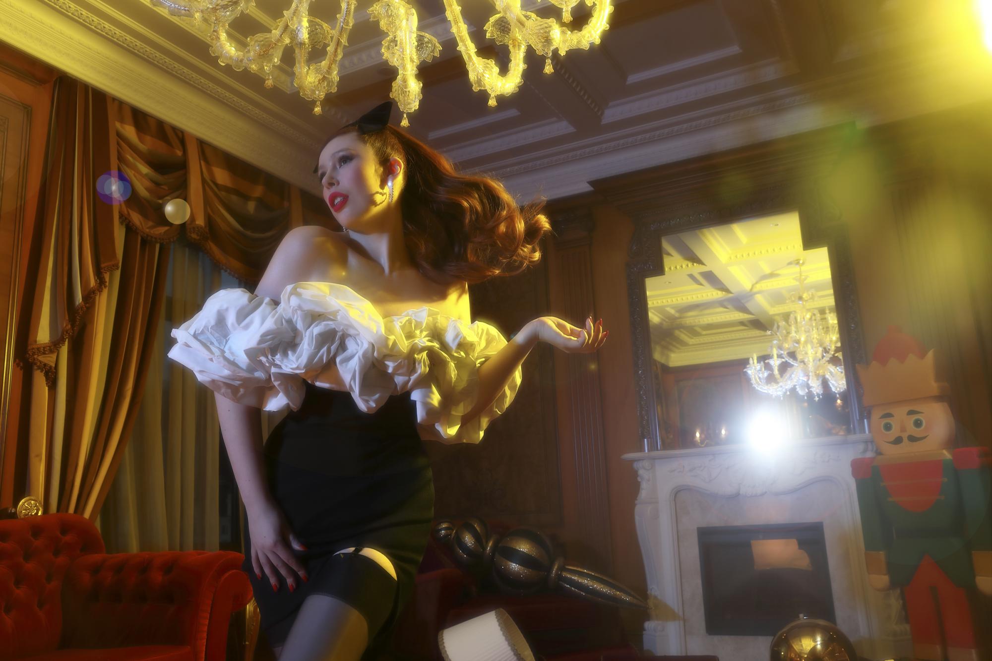 Банты, воланы и розовый: Андре Тан и Соня Плакидюк показали, как нарядиться на Новый год (фото)